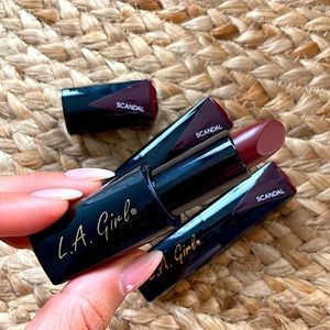 Lip Attraction Lipstick - Scandal lipstick